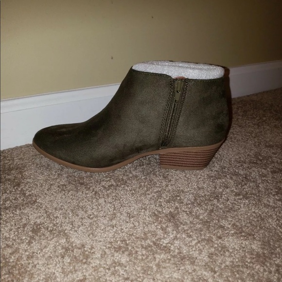 NWB SODA Western Ankle Bootie Chunky Block Heel - Picture 4 of 4